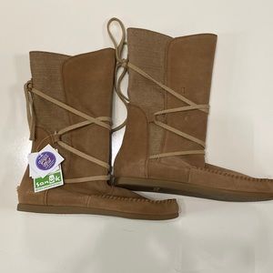 Sangria moccasin boots